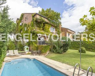 Vista exterior de Casa o xalet de lloguer en Las Rozas de Madrid amb Aire condicionat i Piscina