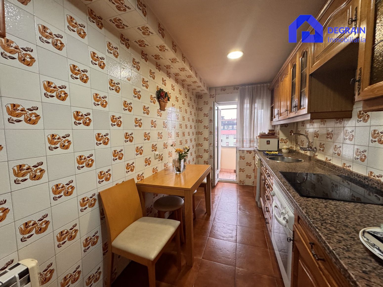 Kitchen of Flat for sale in Oviedo   with Heating, Terrace and Storage room