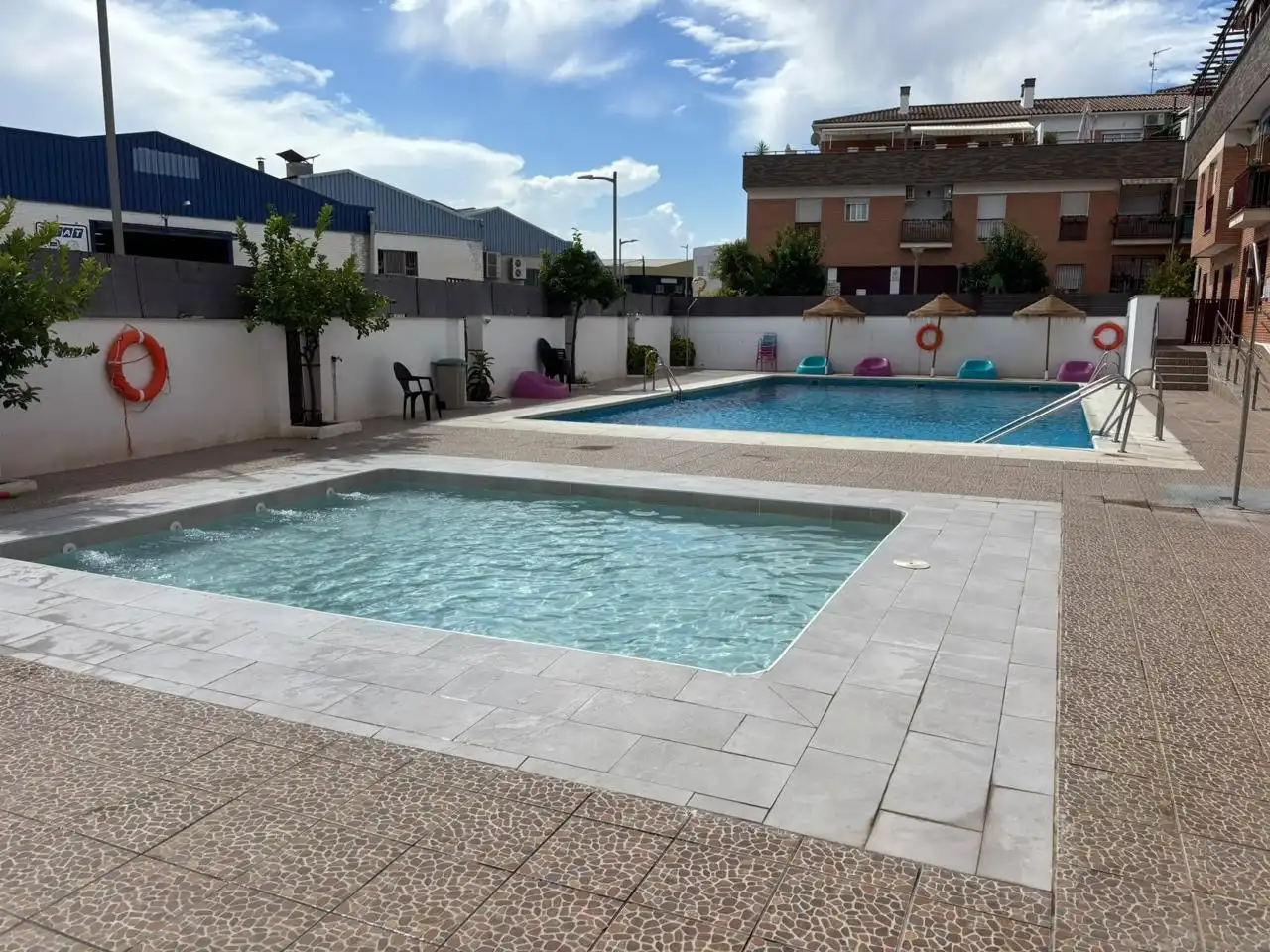 Piscina de Ático en venta en Churriana de la Vega con Calefacción, Terraza y Piscina comunitaria
