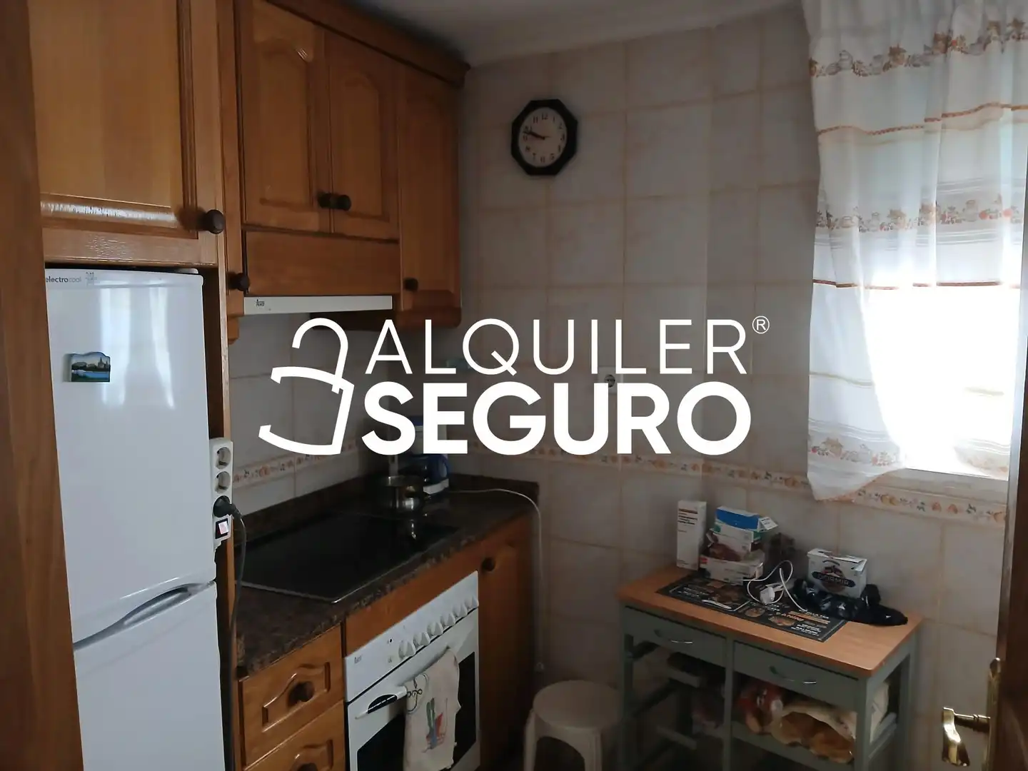 Cuina de Pis de lloguer en Guardamar del Segura amb Aire condicionat, Terrassa i Traster