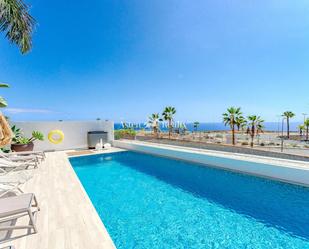 Piscina de Casa o xalet en venda en Adeje amb Aire condicionat, Jardí privat i Terrassa