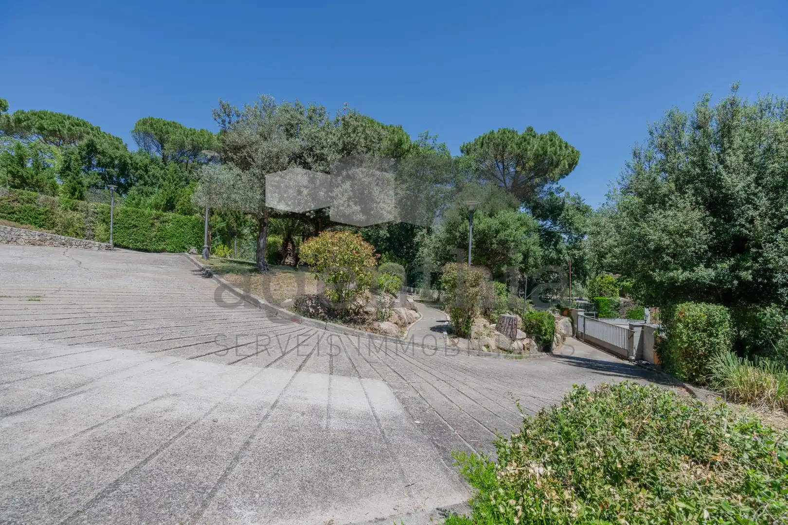 Garden of Houses for sale in Quart  with Air Conditioner, Heating and Terrace