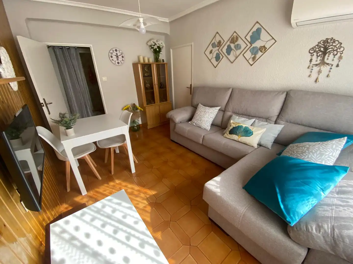Living room of Flat for sale in  Albacete Capital  with Air Conditioner, Furnished and Balcony