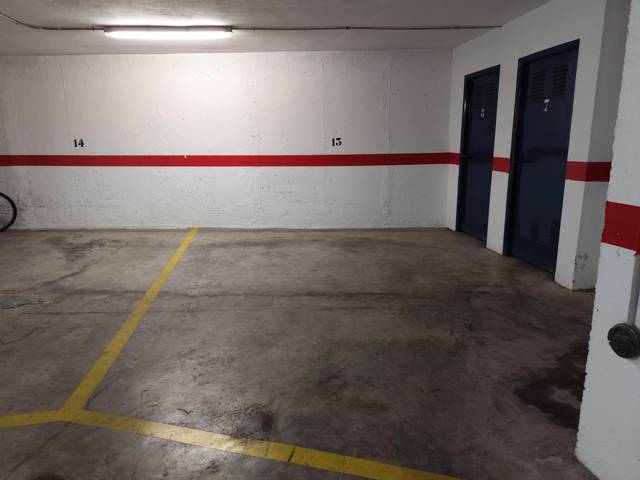 Garaje en Alquiler en Calle Calzada de la Infanta en V Centenario - Piletas - Capuchinos