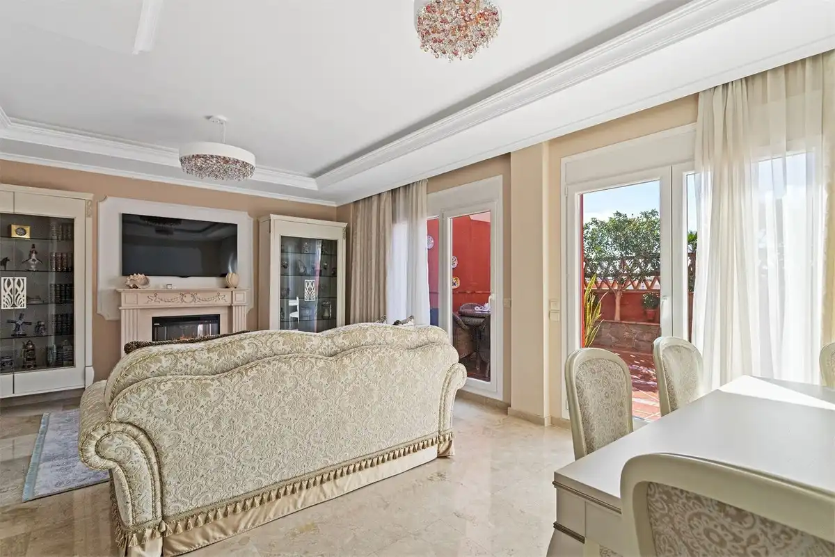 Sala de estar de Casa adosada en venta en Benalmádena con Amueblado