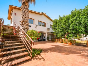 Villa con piscina in affitto a Los Arenales del Sol