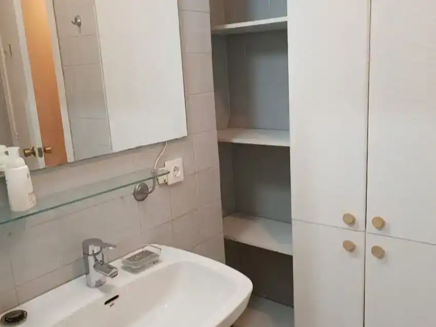 Badezimmer von Wohnung zur Miete in Sevilla mit Klimaanlage, Schwimmbad und Möbliert