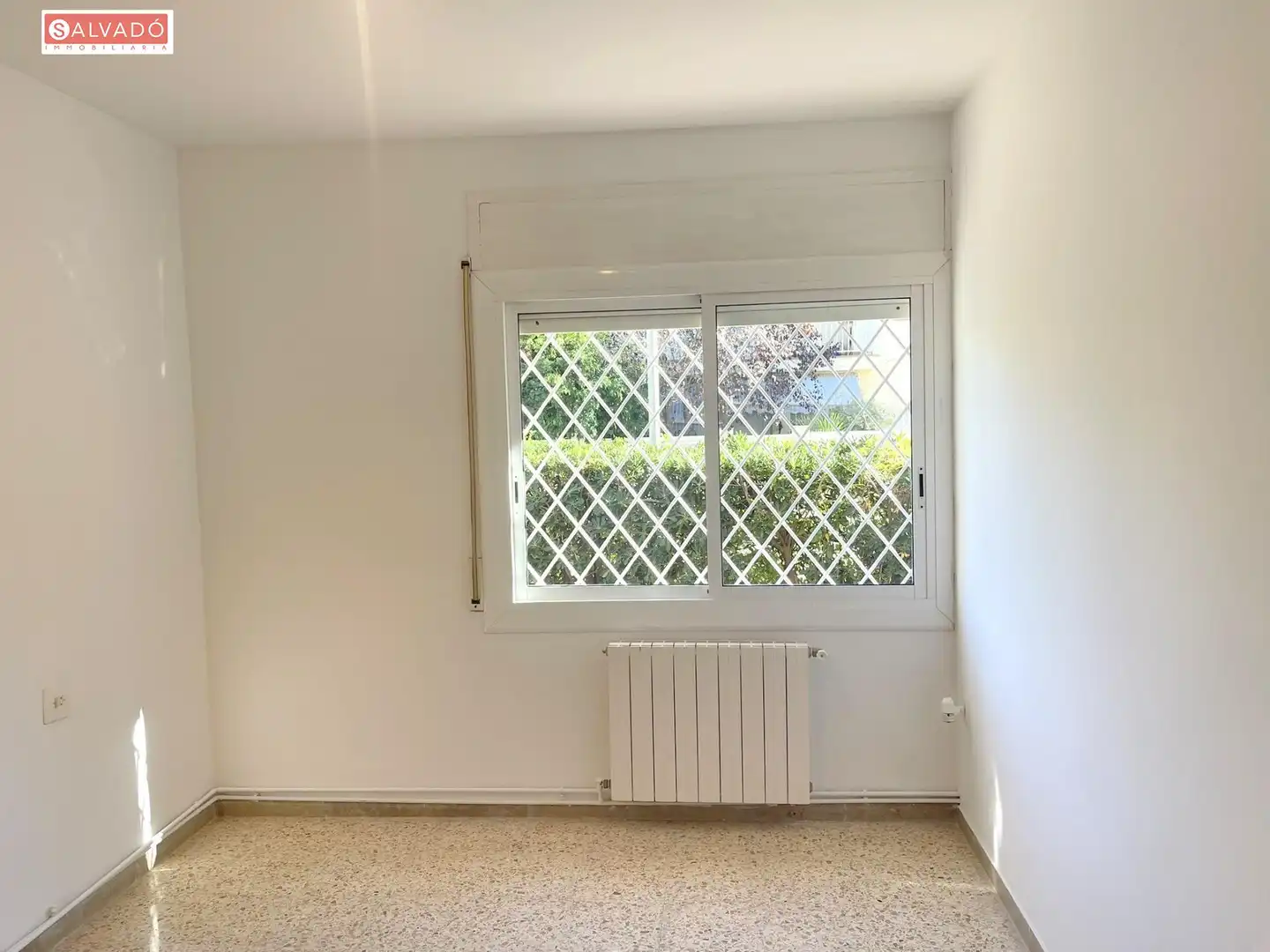 Schlafzimmer von Erdgeschoss zum Verkauf in Calafell mit Heizung, Privatgarten und Terrasse