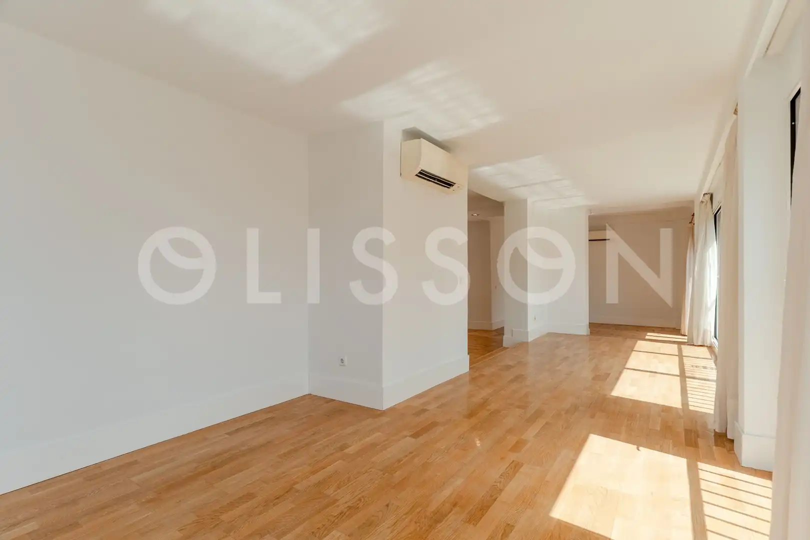 Living room of Attic for rent in Madrid  with Air Conditioner, Terrace and Storage room