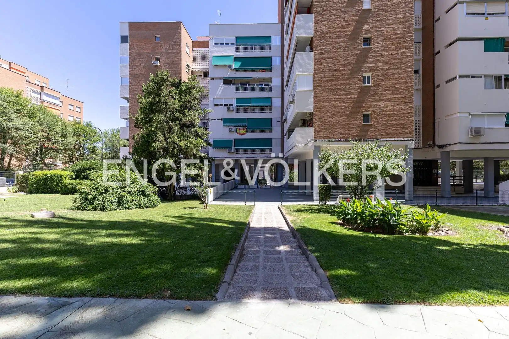 Außenansicht von Wohnung zum Verkauf in Móstoles mit Klimaanlage, Heizung und Terrasse