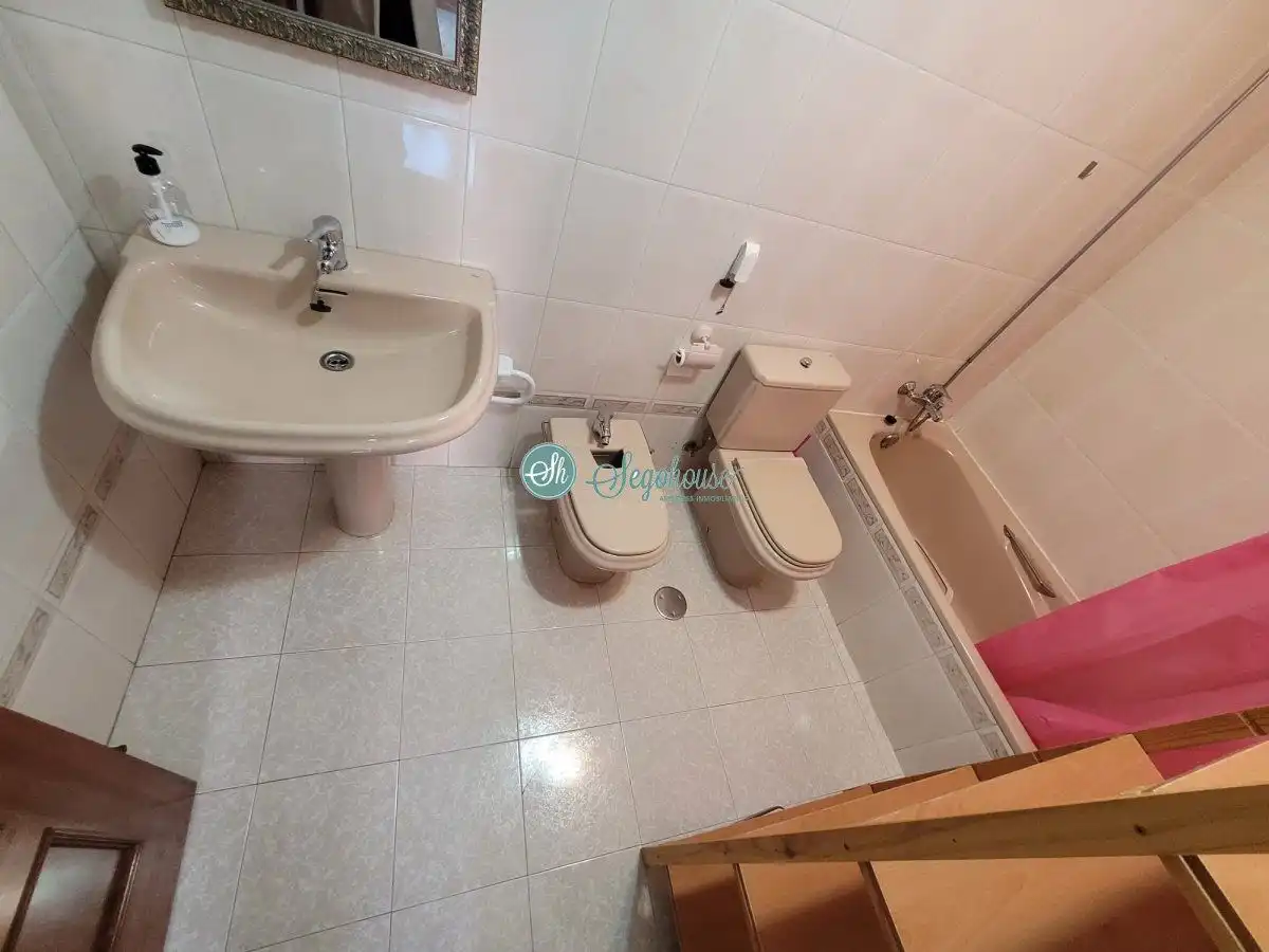 Bathroom of Apartments for sale in Segovia  with Heating, Parquet flooring and Terrace