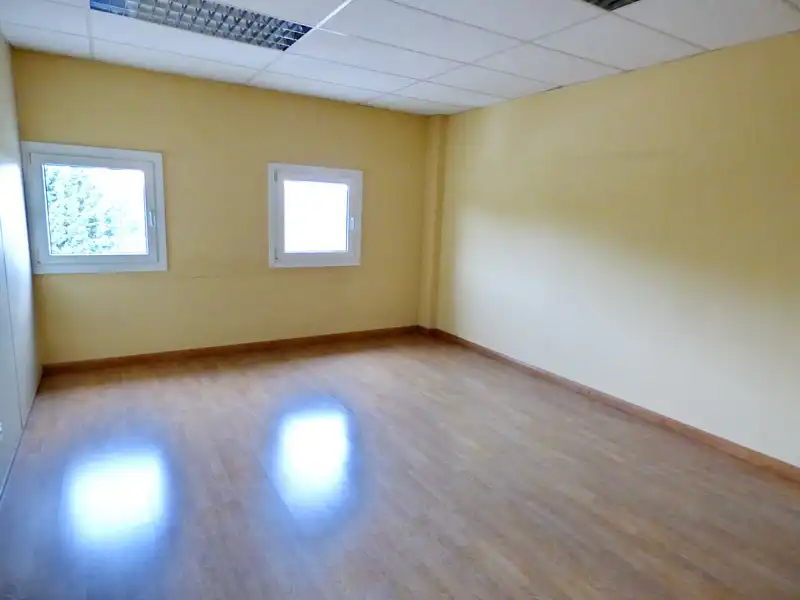 Oficina en venda en Loiu amb Moblat