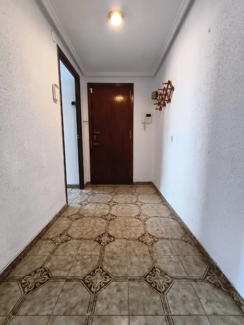 Wohnung zum Verkauf in Valencia mit Abstellraum und Ofen