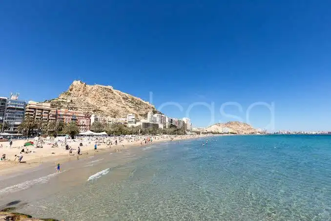 Vista exterior de Pis en venda en Alicante / Alacant amb Aire condicionat i Moblat