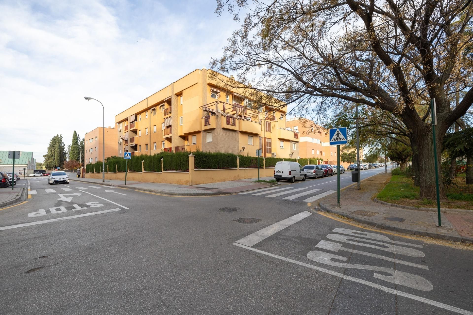 Exterior view of Flat for sale in  Granada Capital  with Air Conditioner, Heating and Private garden