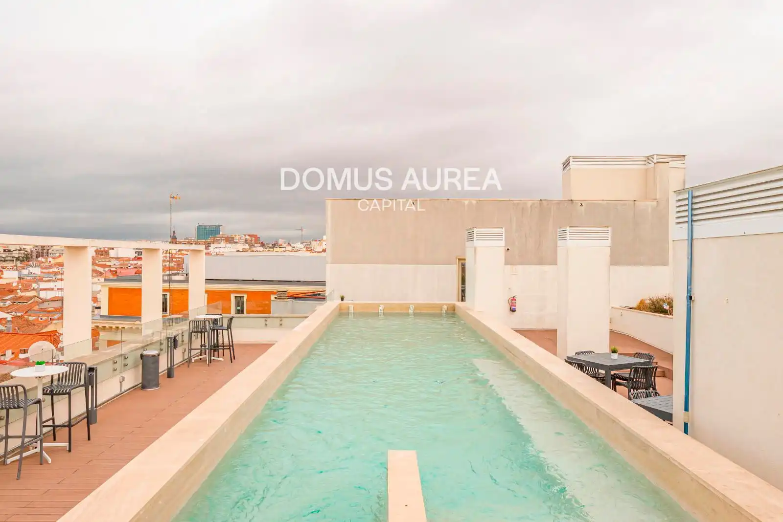 Schwimmbecken von Wohnung zum Verkauf in Madrid mit Klimaanlage, Heizung und Terrasse