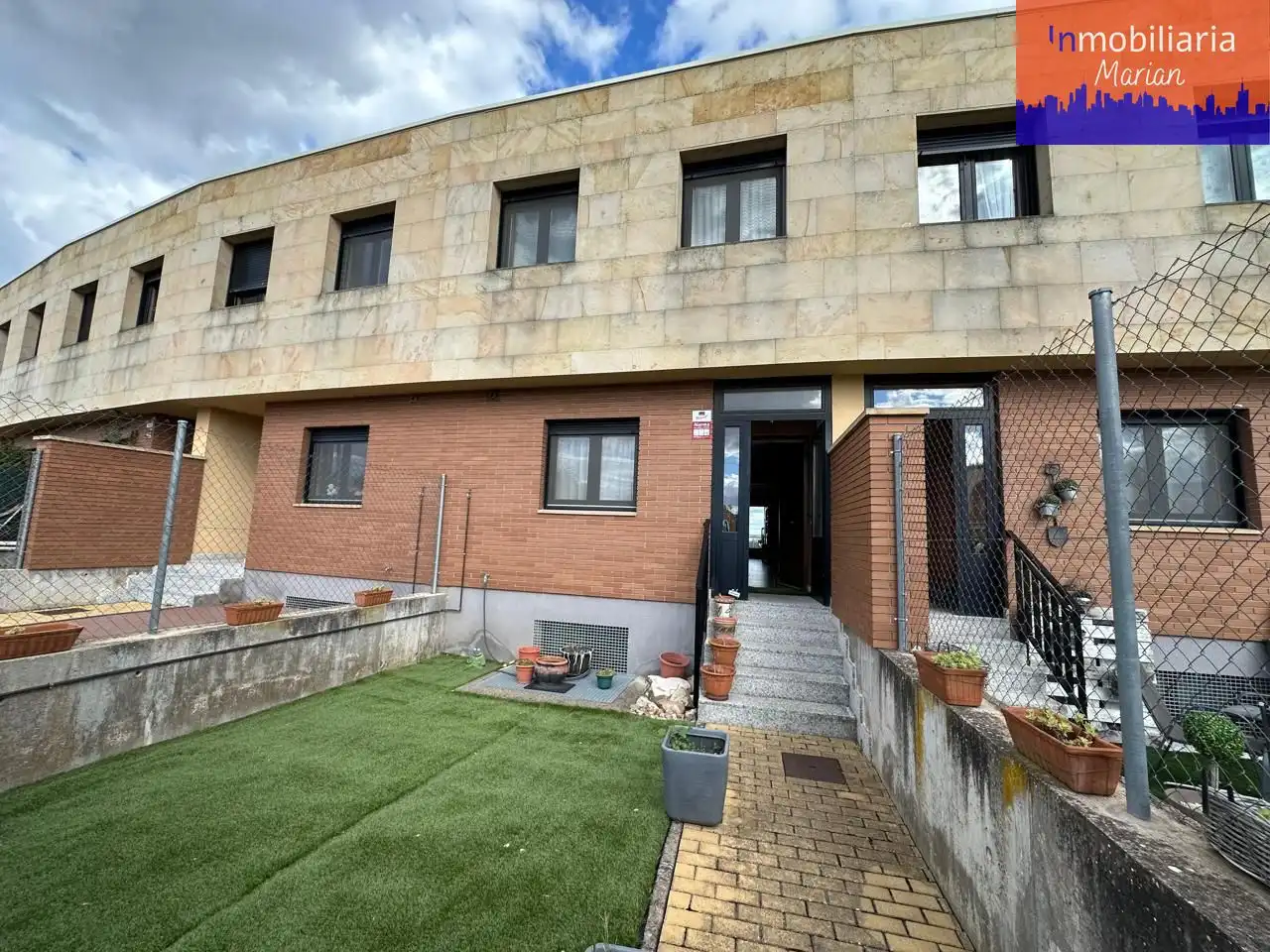 Vista exterior de Casa o chalet en venta en Aranda de Duero con Calefacción, Jardín privado y Terraza