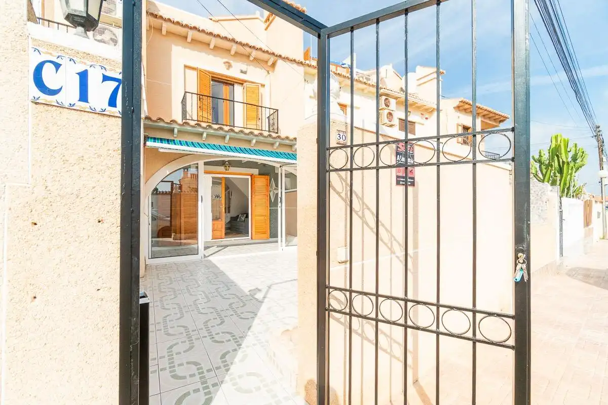 Vista exterior de Apartamento en venta en Torrevieja