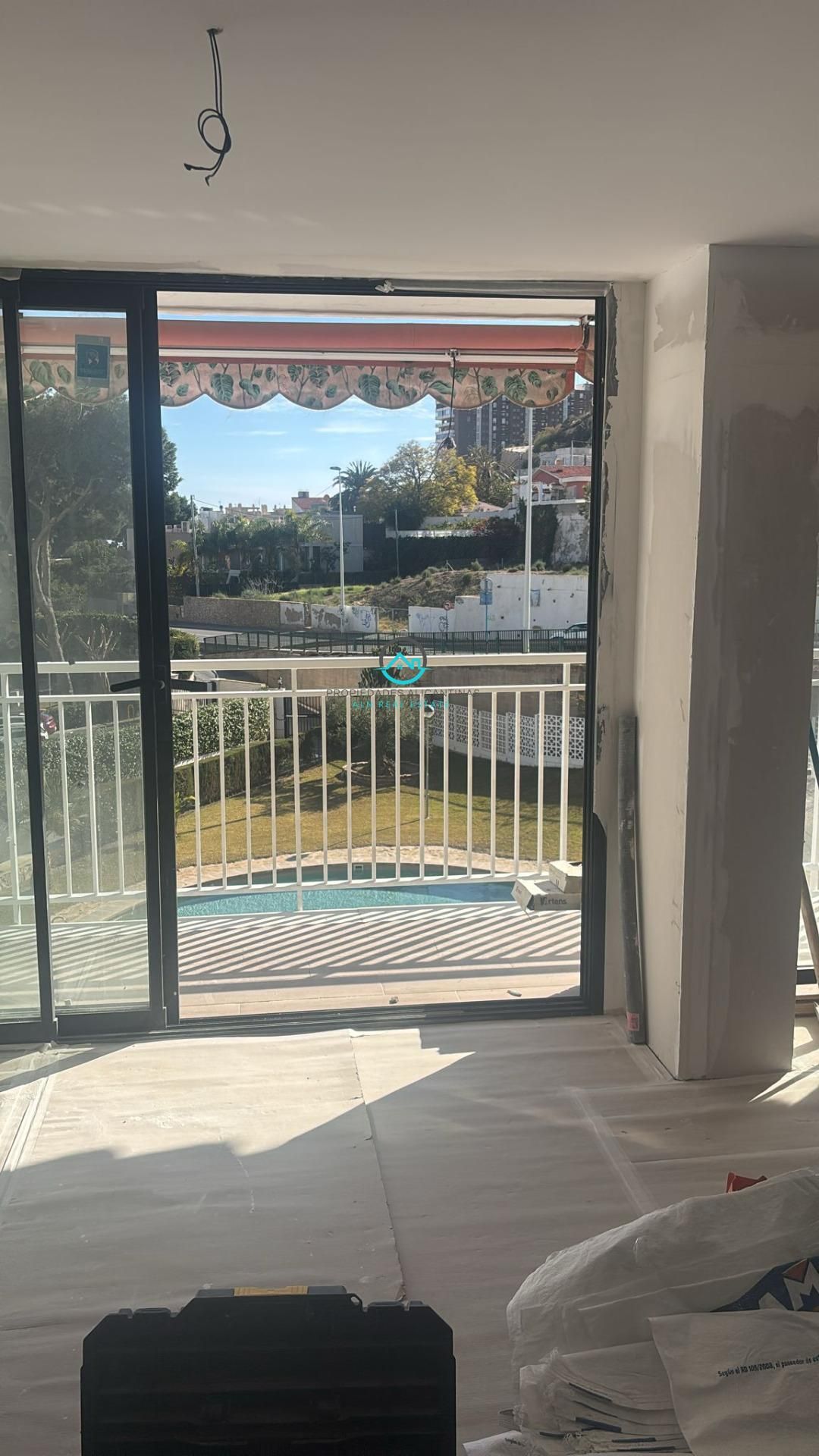 Piscina de Apartamento en venta en Alicante / Alacant con Jardín privado, Terraza y Balcón