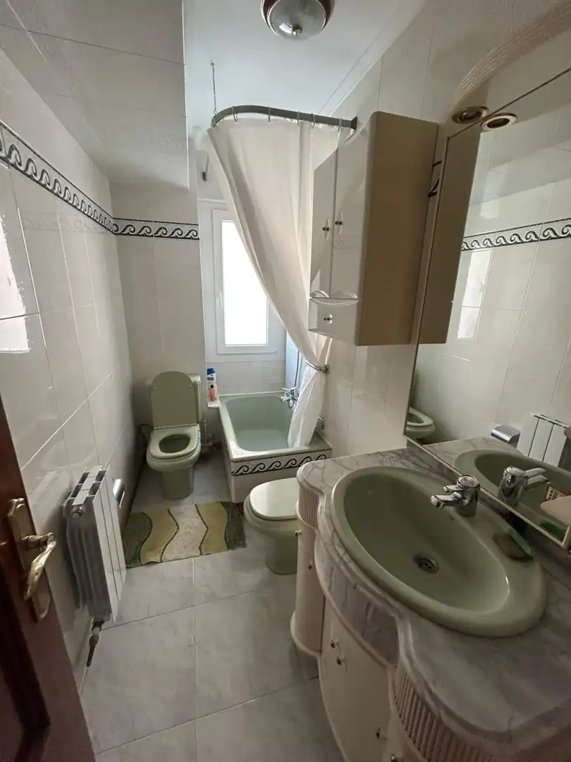 Badezimmer von Wohnung zur Miete in Santander mit Heizung und Möbliert