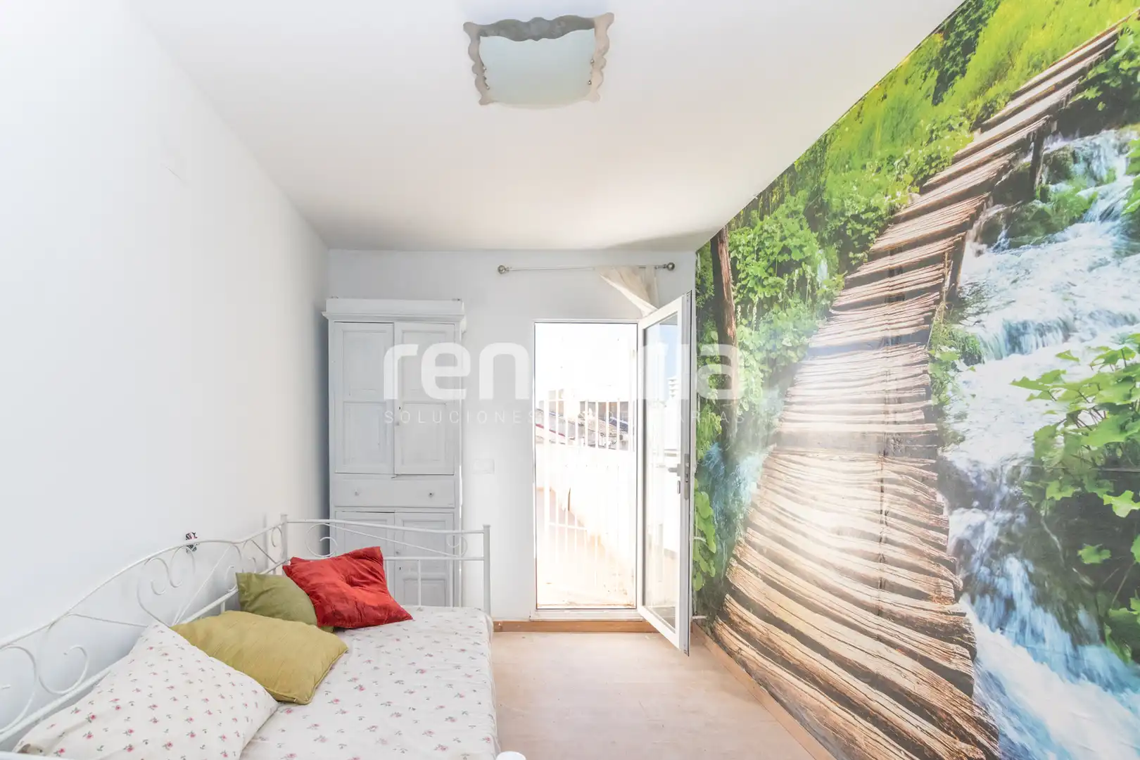 Schlafzimmer von Dachboden zum Verkauf in La Font de la Figuera mit Terrasse und Balkon