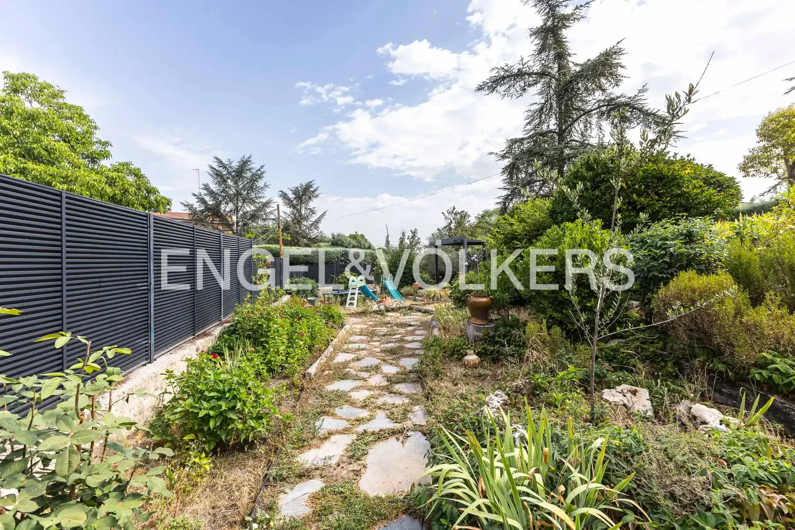 Jardí de Casa o xalet en venda en Tres Cantos amb Calefacció, Jardí privat i Parquet