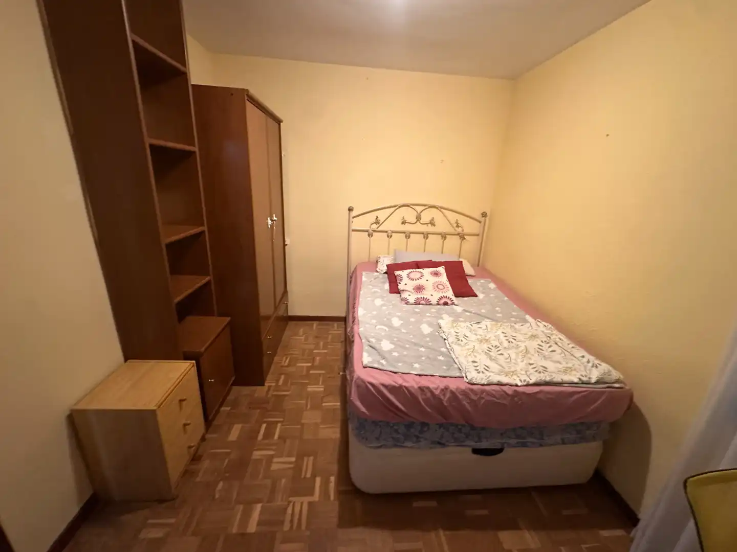 Bedroom of Flat for rent in Cuenca  with Heating, Furnished and Oven