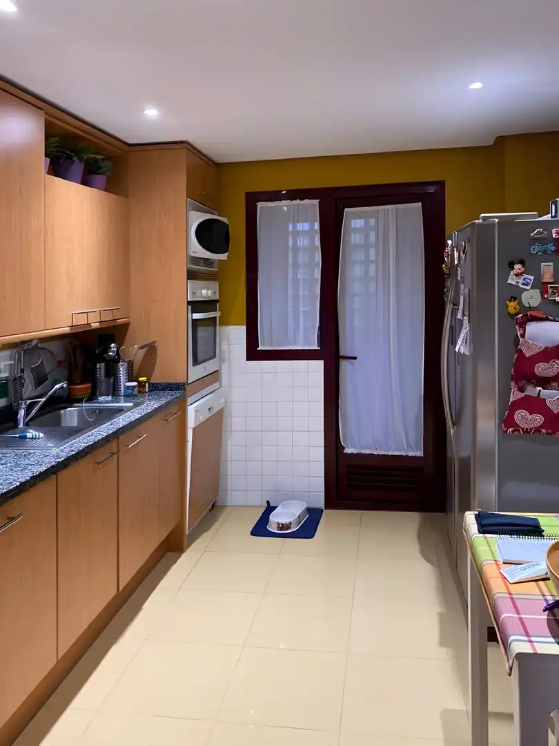 Küche von Erdgeschoss zum Verkauf in Marbella mit Klimaanlage, Heizung und Terrasse