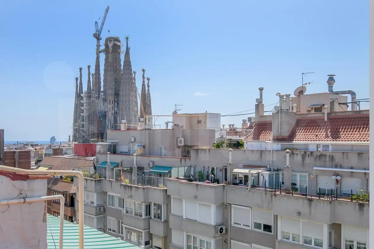 Außenansicht von Wohnung zum Verkauf in Barcelona mit Klimaanlage, Parkett und Möbliert