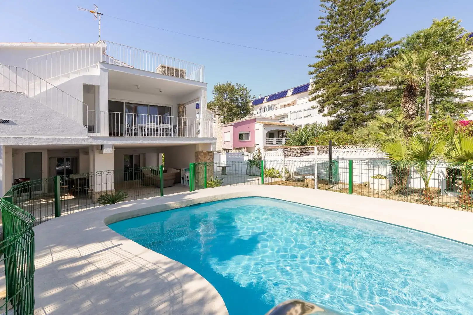 Schwimmbecken von Haus oder Chalet zum Verkauf in Dénia mit Klimaanlage, Heizung und Privatgarten