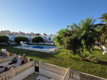 Appartement compact avec piscine à louer à calle de lugo 9