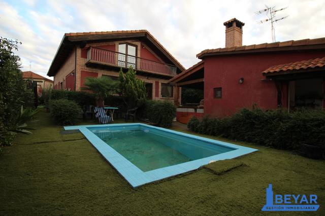 Casa-chalet en Venta en Castrillo de Villavega - Calle Real, 4 en Castrillo de Villavega