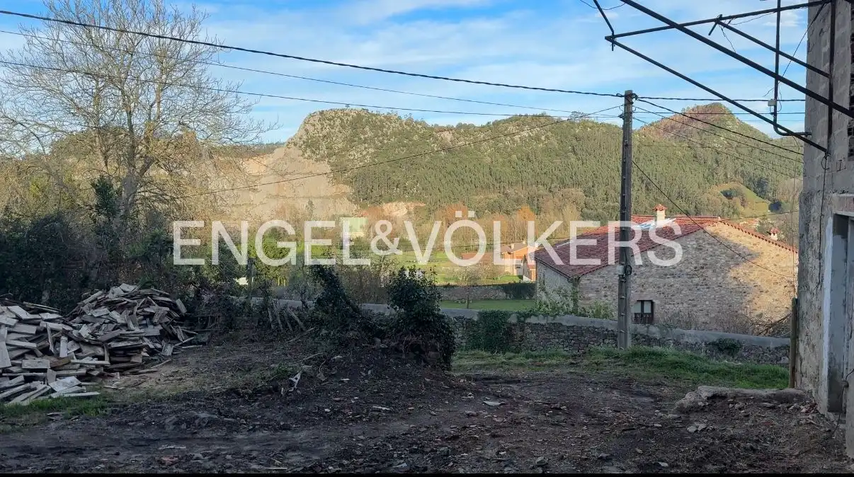 Casa o xalet en venda en Puente Viesgo amb Calefacció, Jardí privat i Balcó
