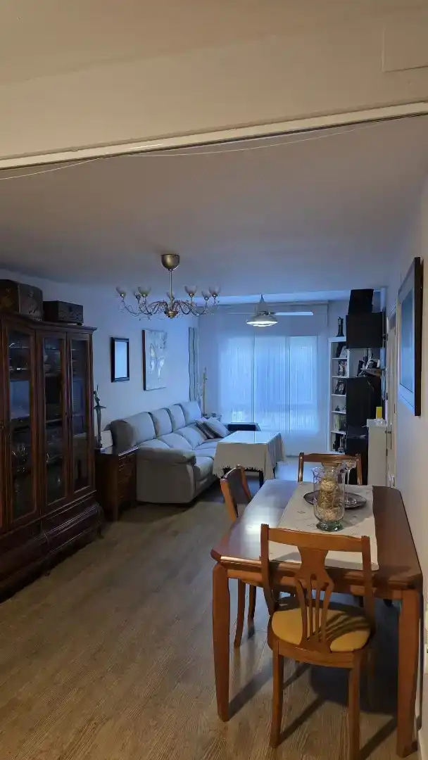 Sala d'estar de Casa adosada en venda en Mérida amb Aire condicionat