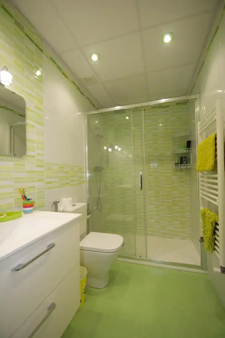 Badezimmer von Haus oder Chalet zum Verkauf in Orihuela mit Klimaanlage, Heizung und Privatgarten