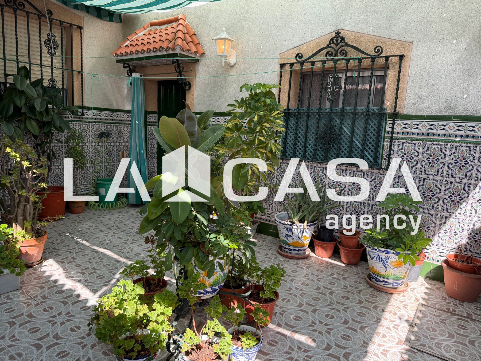 Exterior view of Single-family semi-detached for sale in Montequinto  with Terrace
