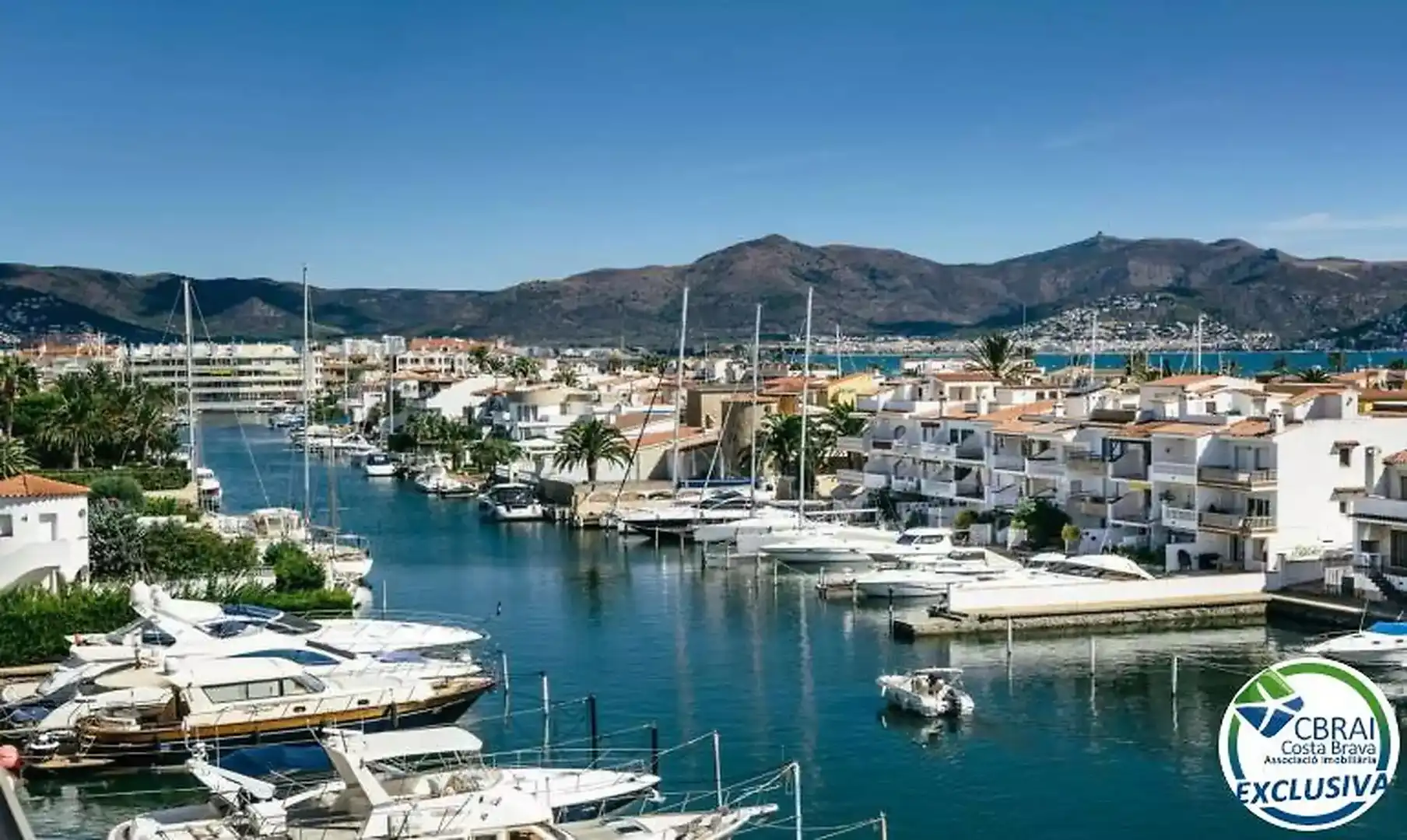Vista exterior de Pis en venda en Empuriabrava amb Aire condicionat, Calefacció i Traster