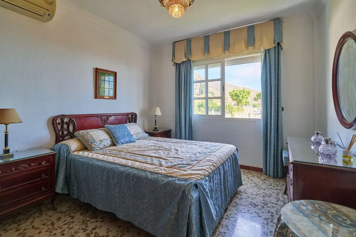 Dormitori de Casa o xalet en venda en Benalmádena amb Aire condicionat, Jardí privat i Terrassa