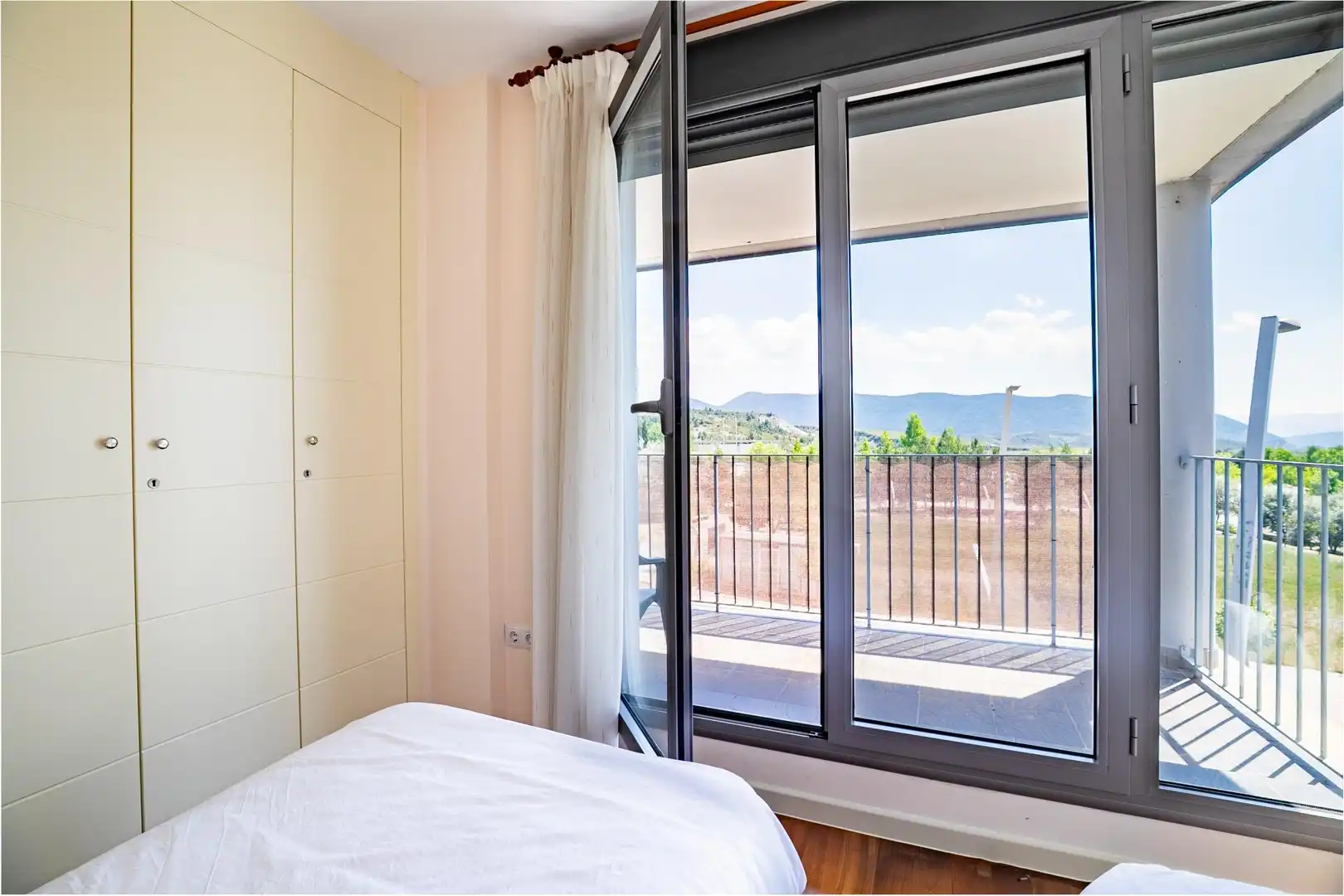 Schlafzimmer von Wohnung zum Verkauf in Sabiñánigo mit Heizung, Parkett und Terrasse