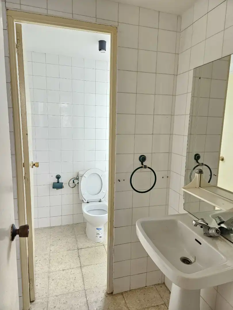 Bathroom of Houses for sale in Casarrubios del Monte  with Air Conditioner and Furnished
