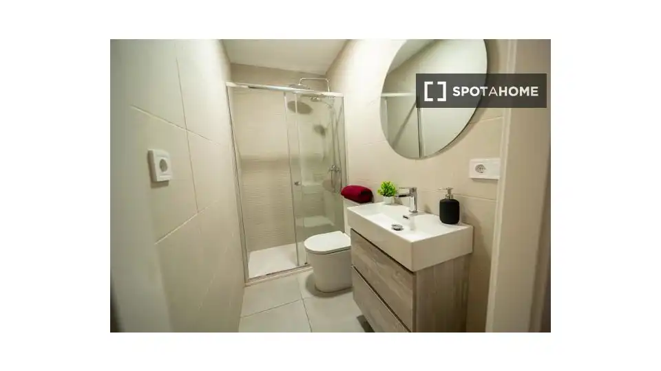 Room in Cuatro Caminos