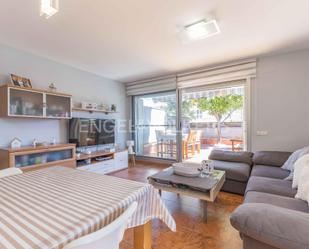 Sala d'estar de Casa o xalet en venda en Cubelles amb Aire condicionat, Calefacció i Terrassa