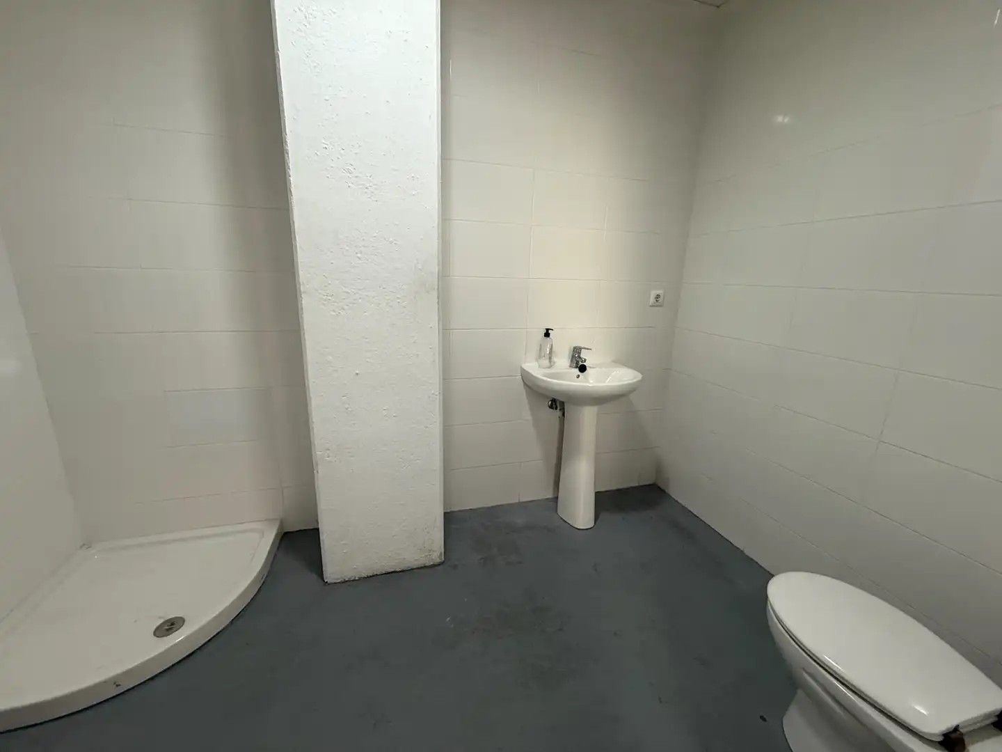 Badezimmer von Fabrikhallen zur Miete in Benissa