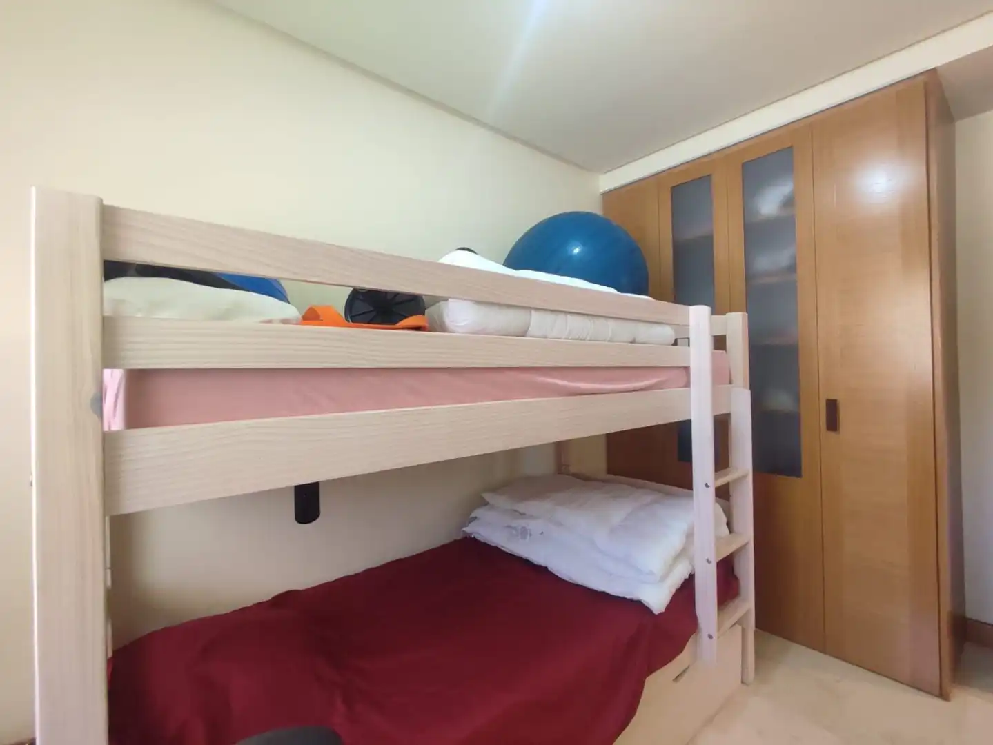 Schlafzimmer von Dachboden zur Miete in Guardamar del Segura mit Klimaanlage, Heizung und Terrasse