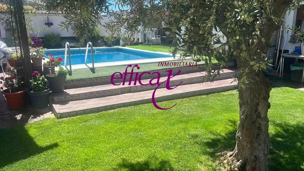 Xalet amb piscina en venda a Santo Domingo-Caudilla, imagen 3