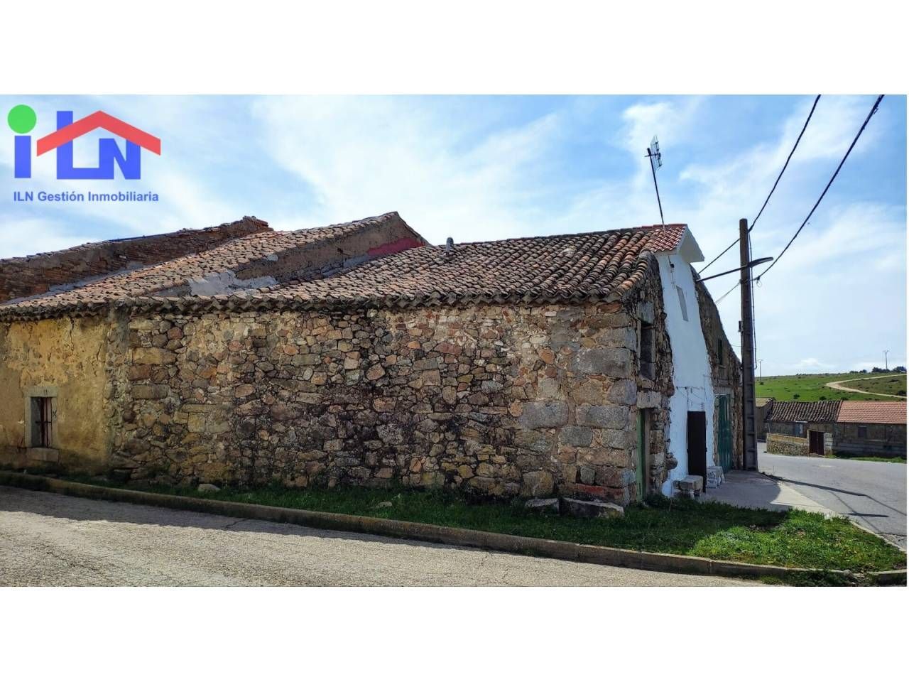 Exterior view of House or chalet for sale in Las Navas del Marqués 