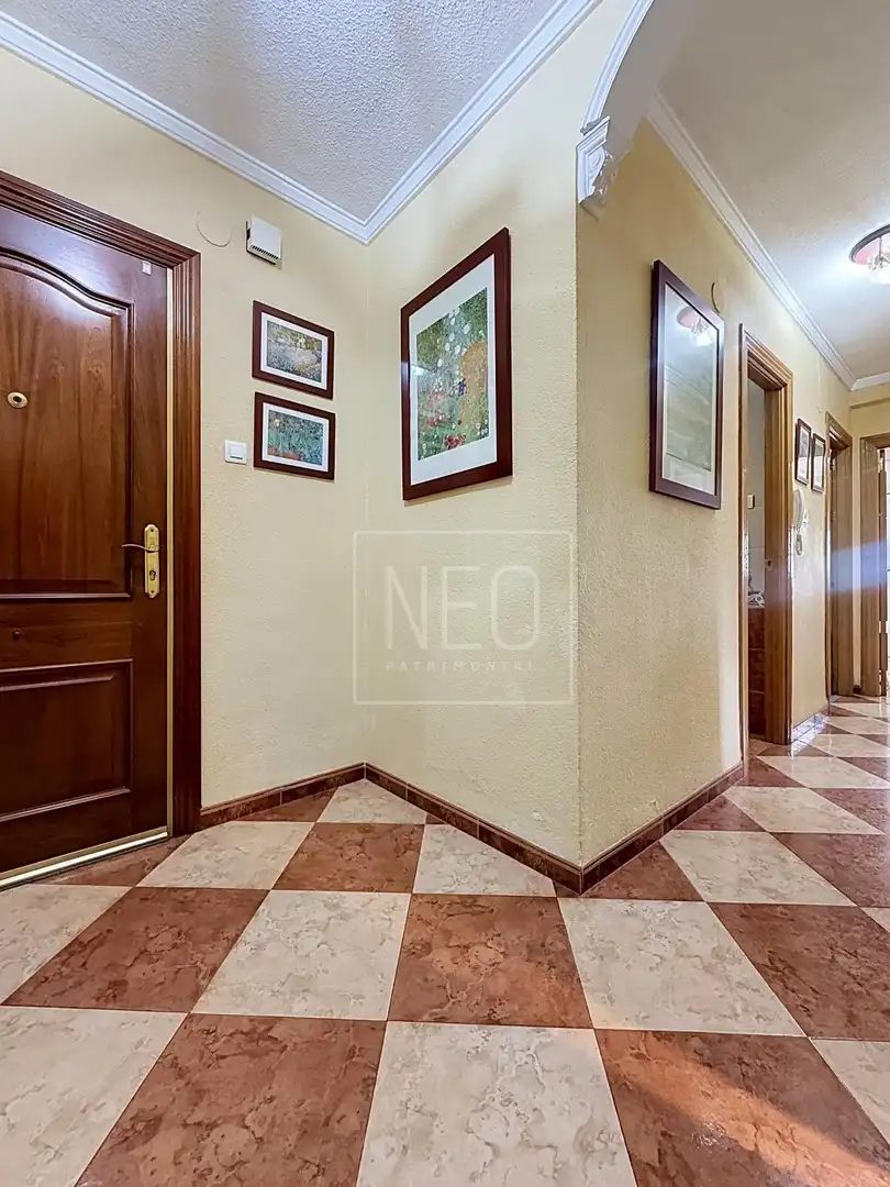 Flat with terrace for sale in Calle LUZ CASANOVA