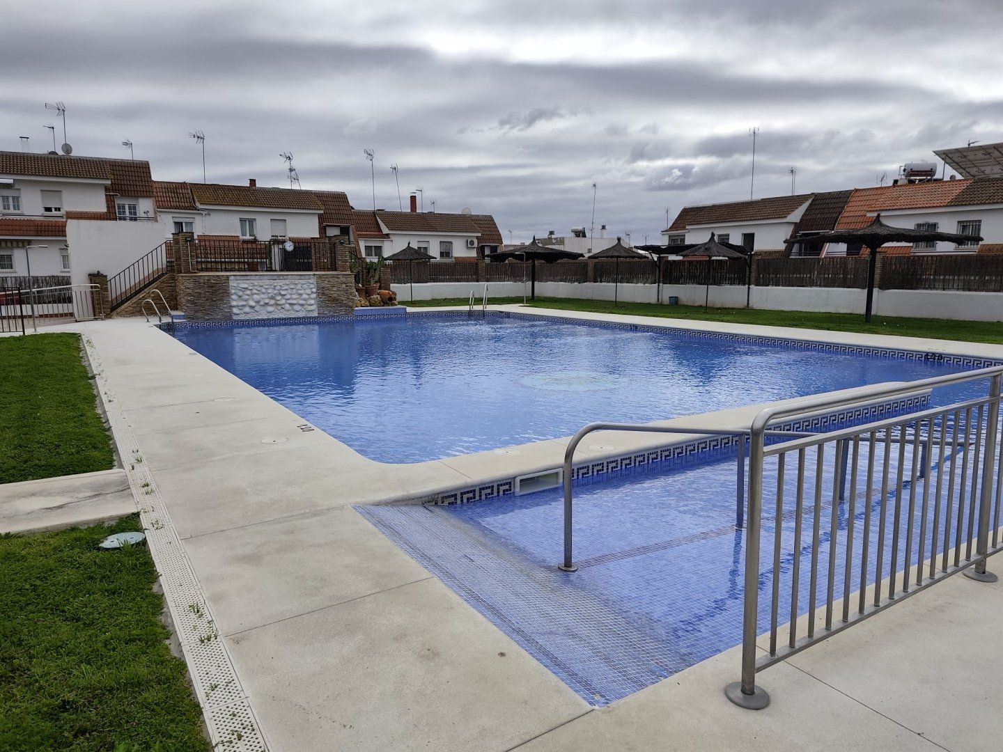 Swimming pool of Single-family semi-detached for sale in Tomares  with Air Conditioner, Heating and Terrace