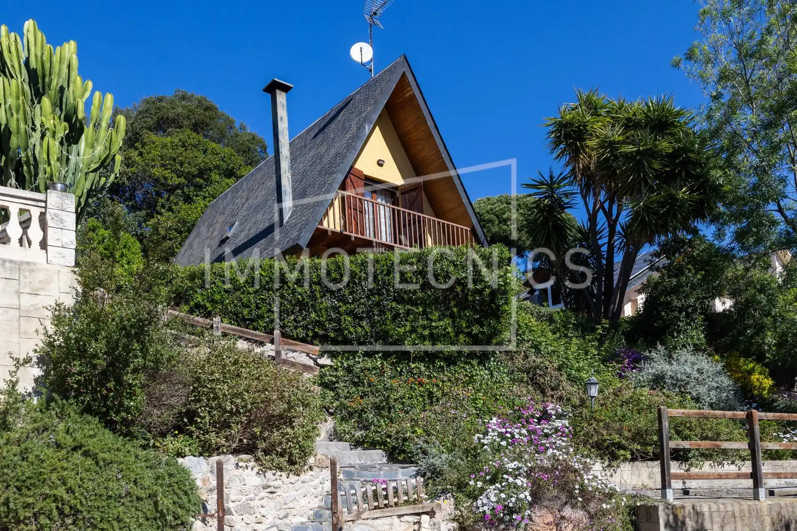Exterior view of Houses for sale in Sant Cebrià de Vallalta