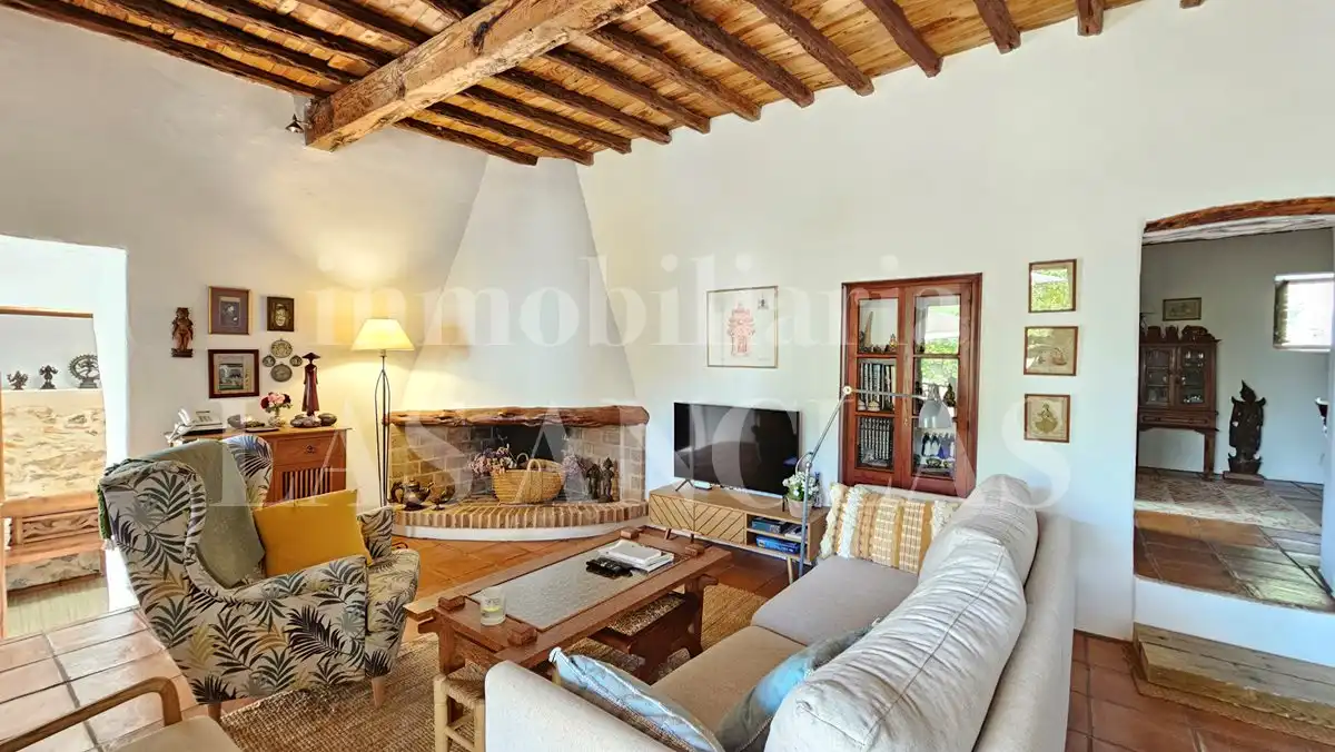 Sala d'estar de Finca rústica en venda en Santa Eulària des Riu amb Calefacció, Terrassa i Traster